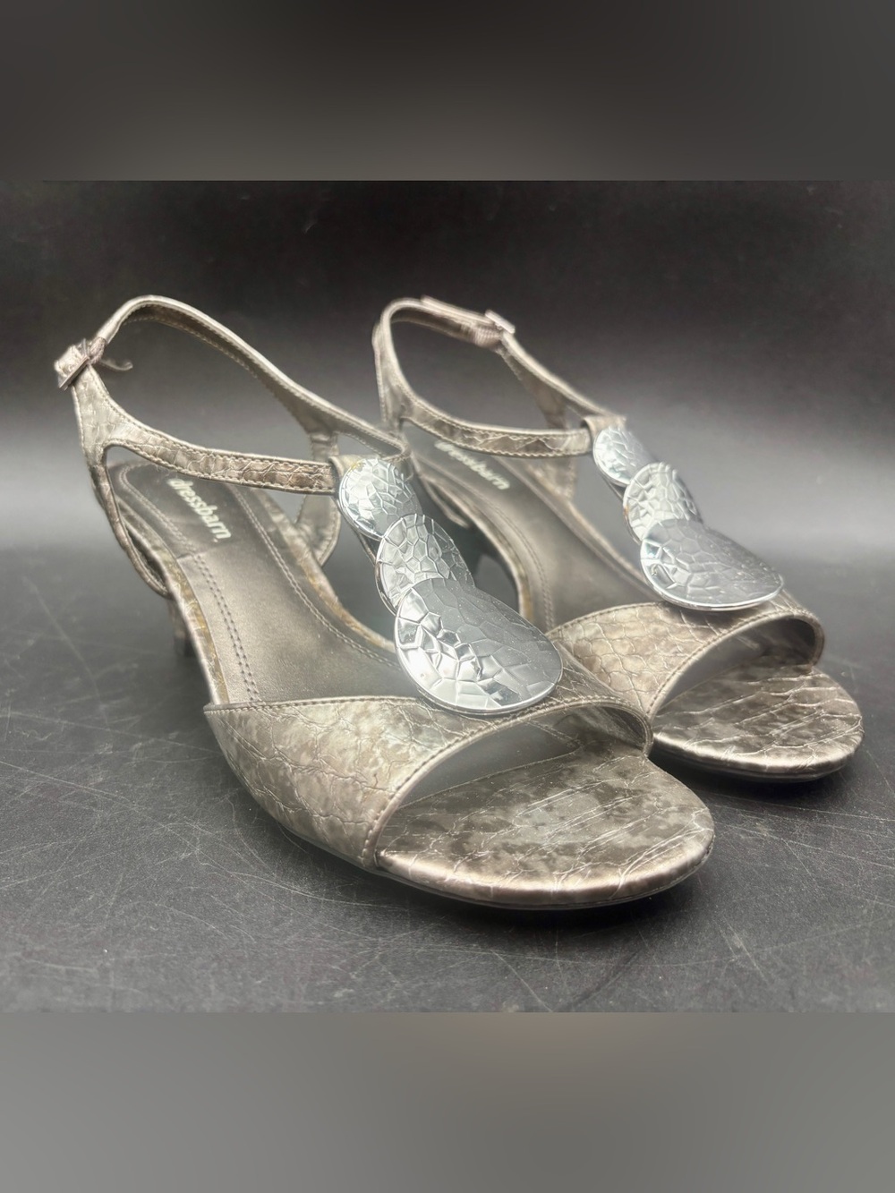 Dressbarn EDGY Pewter Metallic Medallion T-Strap Sandals Size 6.5